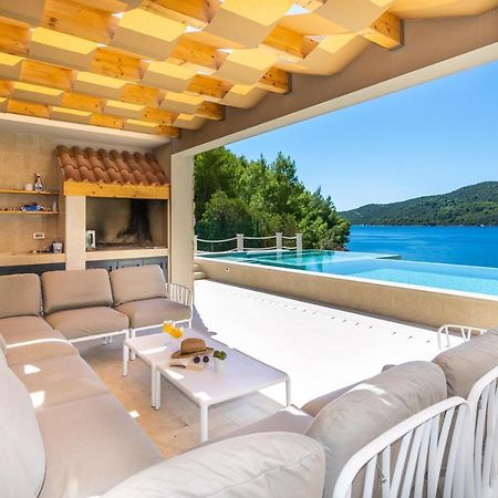 Beachfront Villa Brulupes In Secluded Bay Konstari Luaran gambar